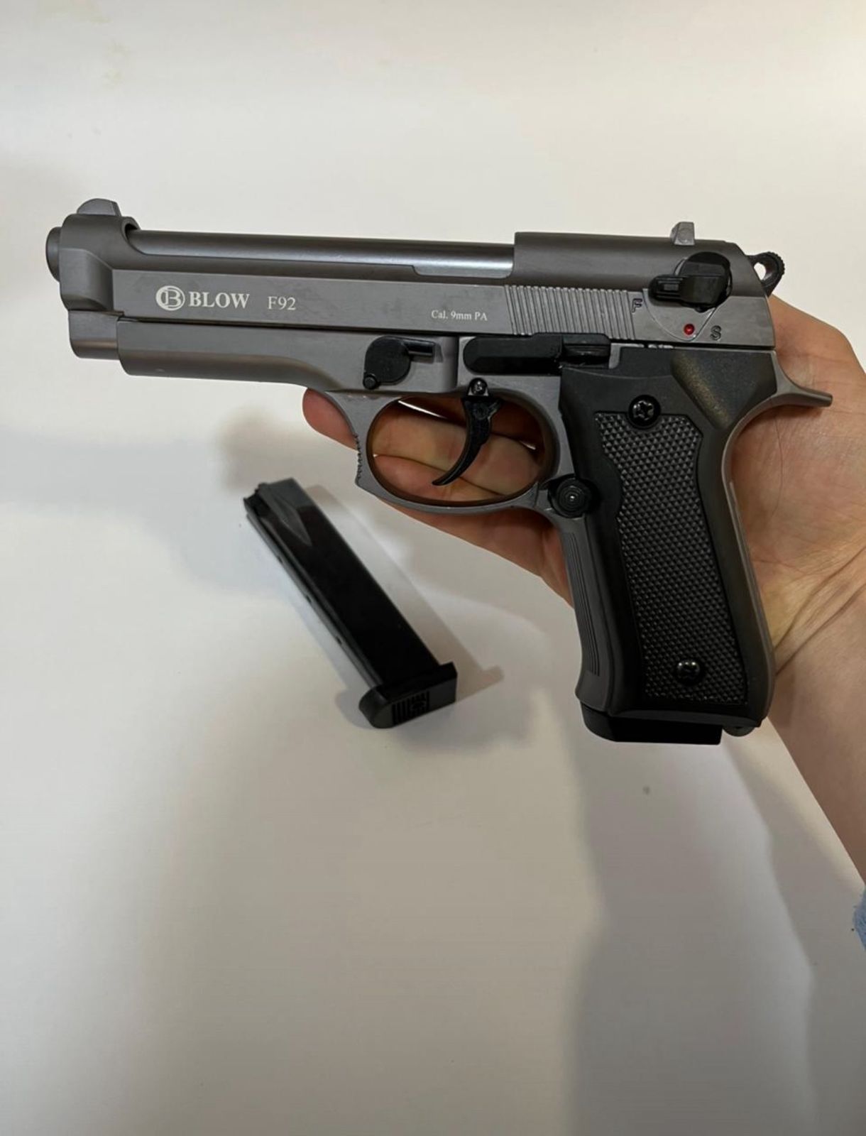 Pistola Blow F92